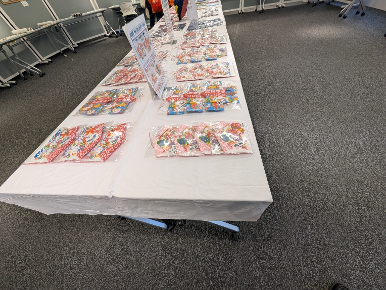 08NcY0eHJygXfPG's tweet image. 【「干支手ぬぐい展」開催！】
埼玉県伝統工芸士である昼間 時良（ひるま ときよし）氏が十二支をテーマに染め上げた「干支手ぬぐい」の展示会が、草加市役所1階   ギャラリースペースにて開催、12日まで

注染で染めたゆかたは、せんべい、皮革と並ぶ、草加の3大地場産業

皆様、ぜひ、お越しください