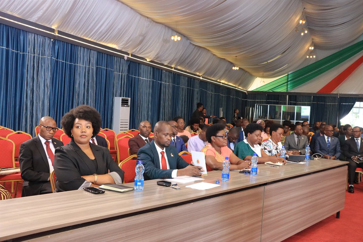 Dans son discours d'ouverture,  <a href="/Burundi1stLady/">Angeline Ndayishimiye Ndayubaha</a> appelle toutes les parties prenantes  y compris les médias burundais, à s'impliquer activement dans la sensibilisation de la population afin que le choléra soit efficacement combattu au #Burundi.