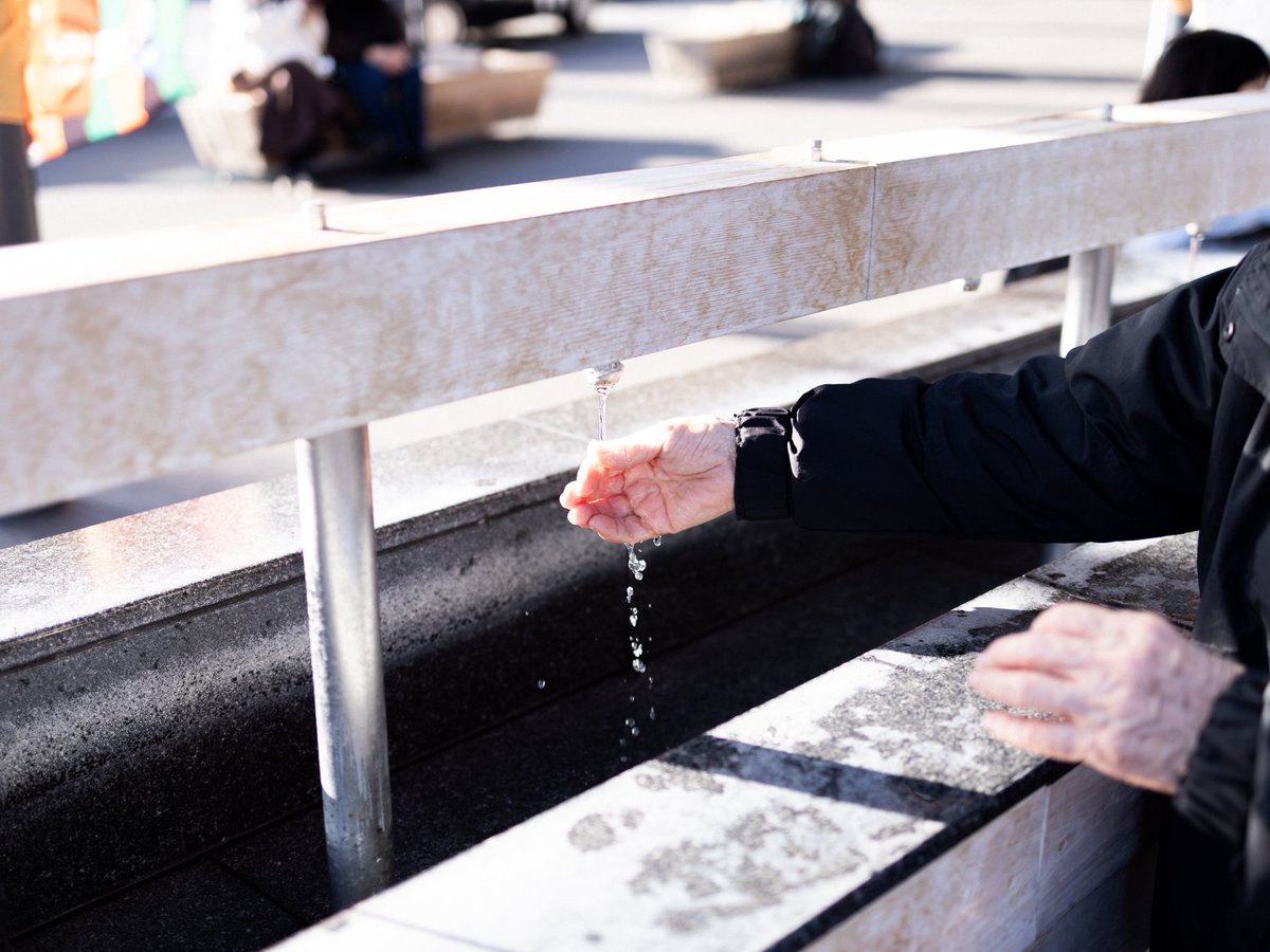 juncom06's tweet image. 急に思い立って
母と11月の最後に湯河原へ♨️🍁

駅前にある手湯、想像以上に
😌ぽかぽかが気持ちよかったな〜

#湯河原