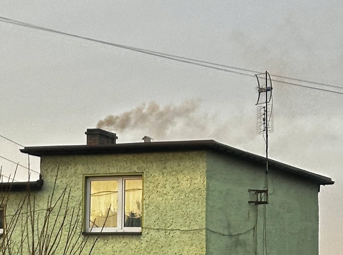 Cisza w temacie smogu? Cóż kopciuchom to pasuje, emitują non stop.
Tu jest praca do wykonania, 24h. 
#trucie #zdrowie #airpollution