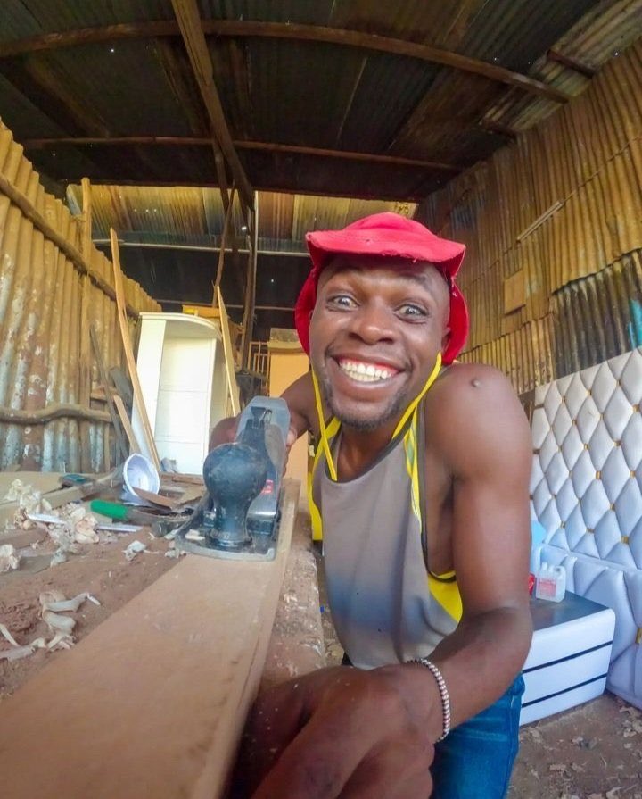 Nitwa MUSHI Eric,
Mwaramutse?
Ese kuki mutampa akazi we. Njyewe nkora finissage nziza nkubaka neza, nukuri uwabuze umuranga yaheze mwa nyina, turapatana iyo ubishatse cg nkakora Nyakabyizi. Ndi tayari kuza nkagukorera. 0783566550 mvugisha ngukorere Nukuri Kd NDI seriously ✌️🥰