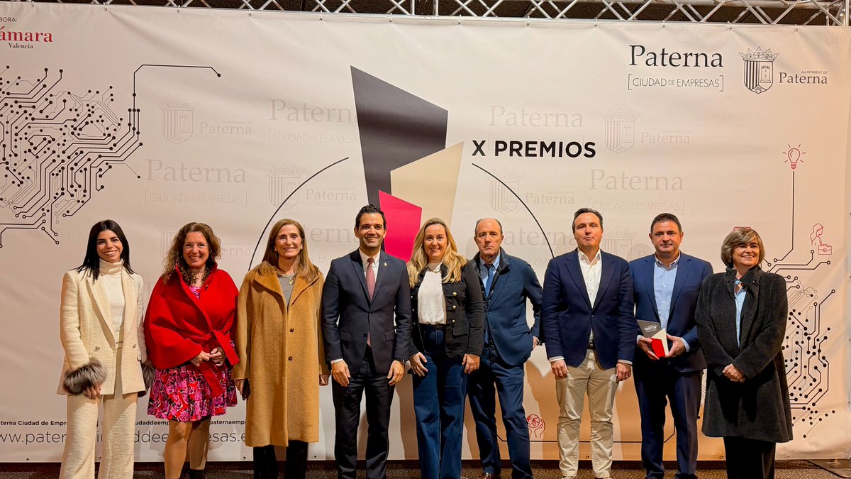 🏆 #FEPEVAL estuvo presente en los Premios Paterna Ciudad de Empresas, acompañando al Ayuntamiento y a nuestras entidades federadas.

Agradecemos la invitación y el compromiso con la mejora de las áreas empresariales del municipio🤝

#PaternaCiudadDeEmpresas #Empresas #Innovación