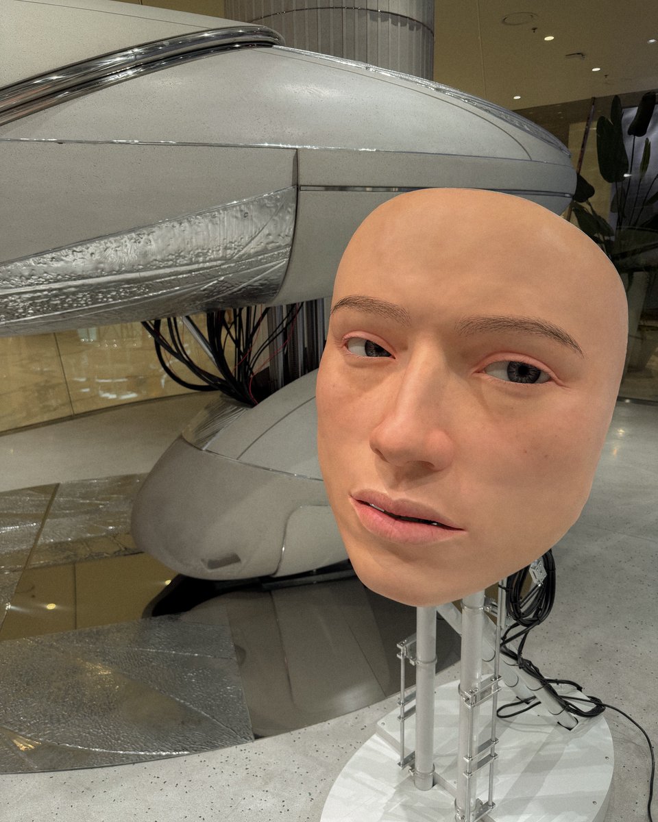 HAUS NOWHERE 🐕🖤✨: จุดเช็คอินหมาดัชชุนยักษ์ชื่อดังจากเกาหลีมาเปิดแล้วที่กรุงเทพฯ มาพร้อมกับแบรนด์น้ำหอมสุดฮิตอย่าง Tamburins ด้วย โคตรจะเริ่ดเลย พื้นที่จะมีทั้งหมด 2 ชั้นแบ่งเป็น ชั้นล่าง Tamburins แบรนด์น้ำหอม | ชั้นบน Gentle Monster