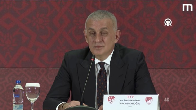 Çok konuşup boş konuştun..!! Galatasarayın avrupa maçı öncesi özellikle Galatasaray hakkında konuşman düşmanlıktır…sürekli kendini övdün ama biz kırk kişiyiz kırkımızda birbirimizi bilir tanırız demi #UCL #ASMvGS