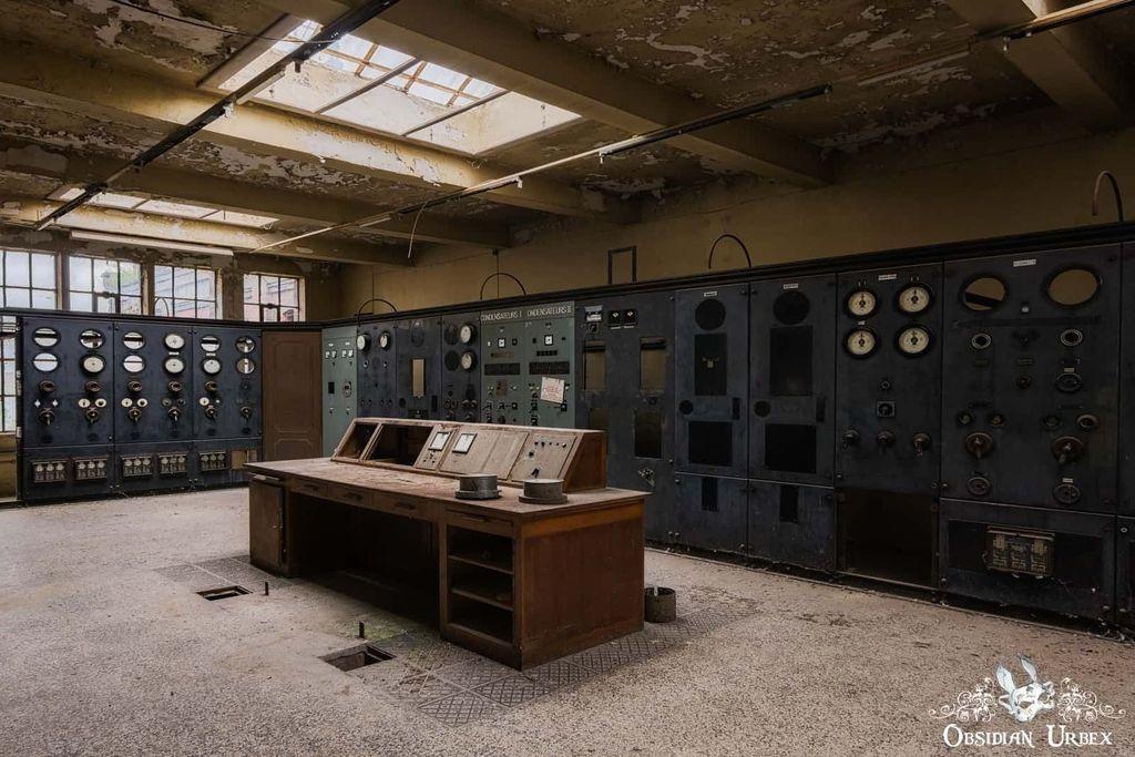 ObsidianUrbex's tweet photo. ⚙️🫡 Steampunk Commander: an abandoned #ArtDeco control room in a powerplant, #Belgium. Navy blue panels, analogue dials, and levers create a vintage vibe. Large windows fill the room with soft light.
https://t.co/PRBXeQe00V
#AbandonedEngineering #Photography #Urbex #Indust… https://t.co/gD9jsJOyR8