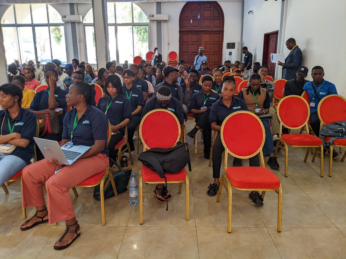 🎓 Nos apprenants de l’IFCPA/CRTV ont assisté hier à la conférence « IA et Jeunesse » au Youth Connekt Cameroon Convention 2025.
💡 Au programme : défis de l’IA, outils d’accompagnement et opportunités pour les jeunes entrepreneurs.

#IFCPA #YCCC2025 #Jeunesse #Innovation #IA