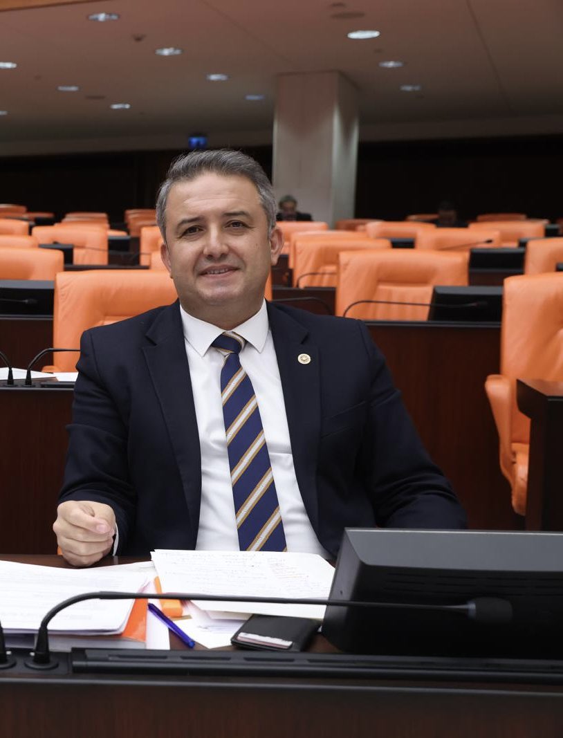 isamesihsahin's tweet image. TBMM’de Adalet Bakanlığı Bütçe Görüşmelerini takip ediyoruz. 

Devleti ayakta tutmanın yegane yolu, gerçek bir hukuk devleti olmaktan geçer. 

Siyasi mücadelemiz her zaman için adil, güçlü bir Türkiye içindir.

📌Öncelikle darbe vesayetinden arınmış sivil, demokratik ve kapsayıcı…