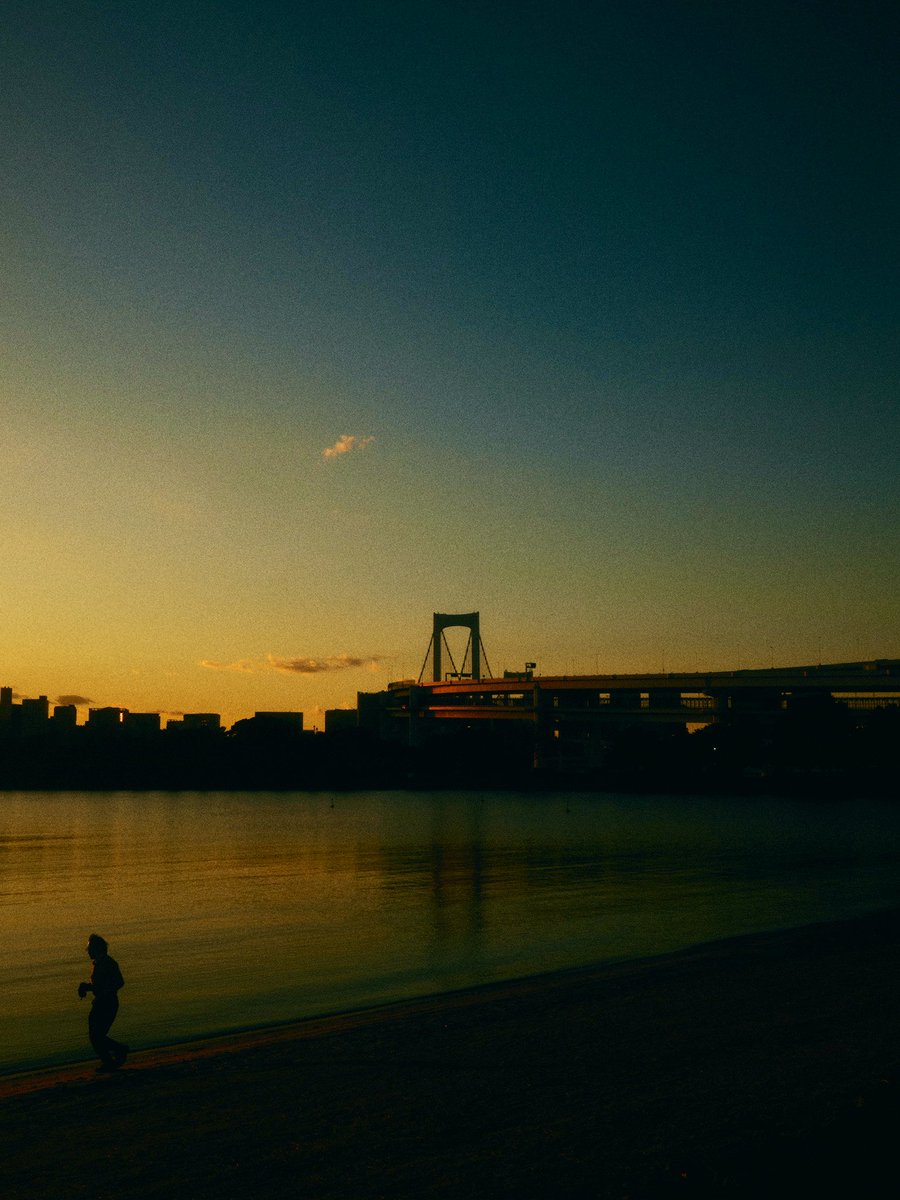 supersub_aka's tweet photo. TOKYO "BLUE" SKY https://t.co/Rx7yMCGmn7