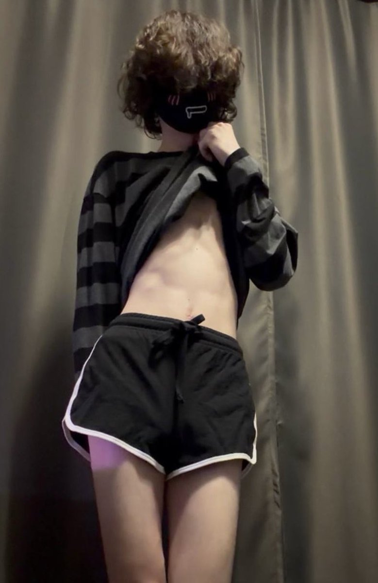 ThatOneeFox's tweet image. Tummy tuesday (ˆ𐃷ˆ)