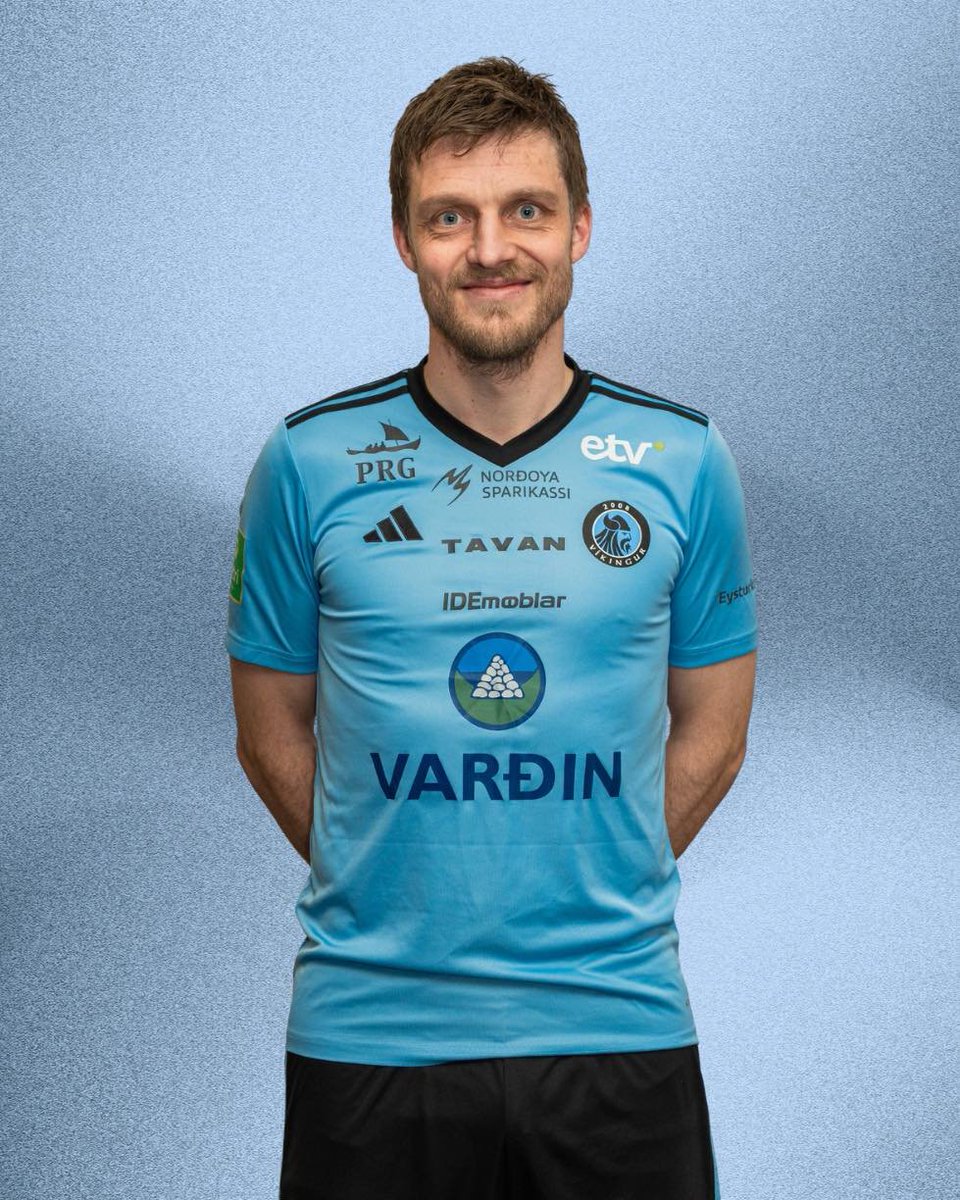 ✅✍️ Víkingur confirme la prolongation de son vétéran Sølvi Vatnhamar (39 ans) pour une saison supplémentaire !

👉 Une nouvelle année viendra donc s’ajouter à son total de 441 matchs disputés sous le maillot de Víkingur, qu’il représente depuis 17 saisons.

🗞️ <a href="/VitEruVikingur/">Víkingur</a>