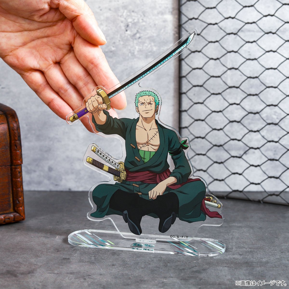 ✨新商品✨
麦わらストアオリジナルの描きおろしイラスト商品がいよいよ明日発売❗️
アクリルスタンド
ラインナップ：ゾロ、ベックマン、マルコ、キラー、ベポ、レイリー、シリュウ、サボ、カタクリ、キング
価格：各2,200円(税込)

各キャラクターたちのイラストが楽しめる大きめのアクリルスタンド！