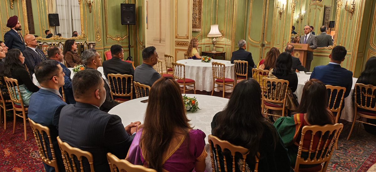 IndiaembFrance's tweet image. L’Ambassadeur Sanjeev Singla a échangé avec une délégation de 22 membres du Indian Naval War College de Goa, en visite en France dans le cadre d’un voyage d’étude à l’étranger. Au cours de leurs discussions, il a présenté les principaux domaines de coopération du partenariat…