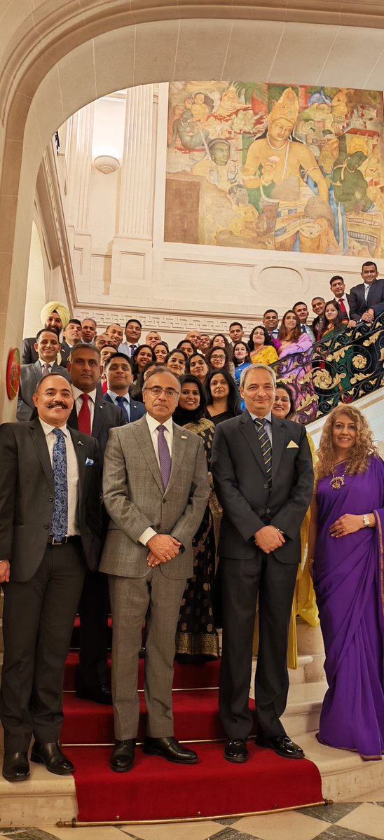 IndiaembFrance's tweet image. L’Ambassadeur Sanjeev Singla a échangé avec une délégation de 22 membres du Indian Naval War College de Goa, en visite en France dans le cadre d’un voyage d’étude à l’étranger. Au cours de leurs discussions, il a présenté les principaux domaines de coopération du partenariat…