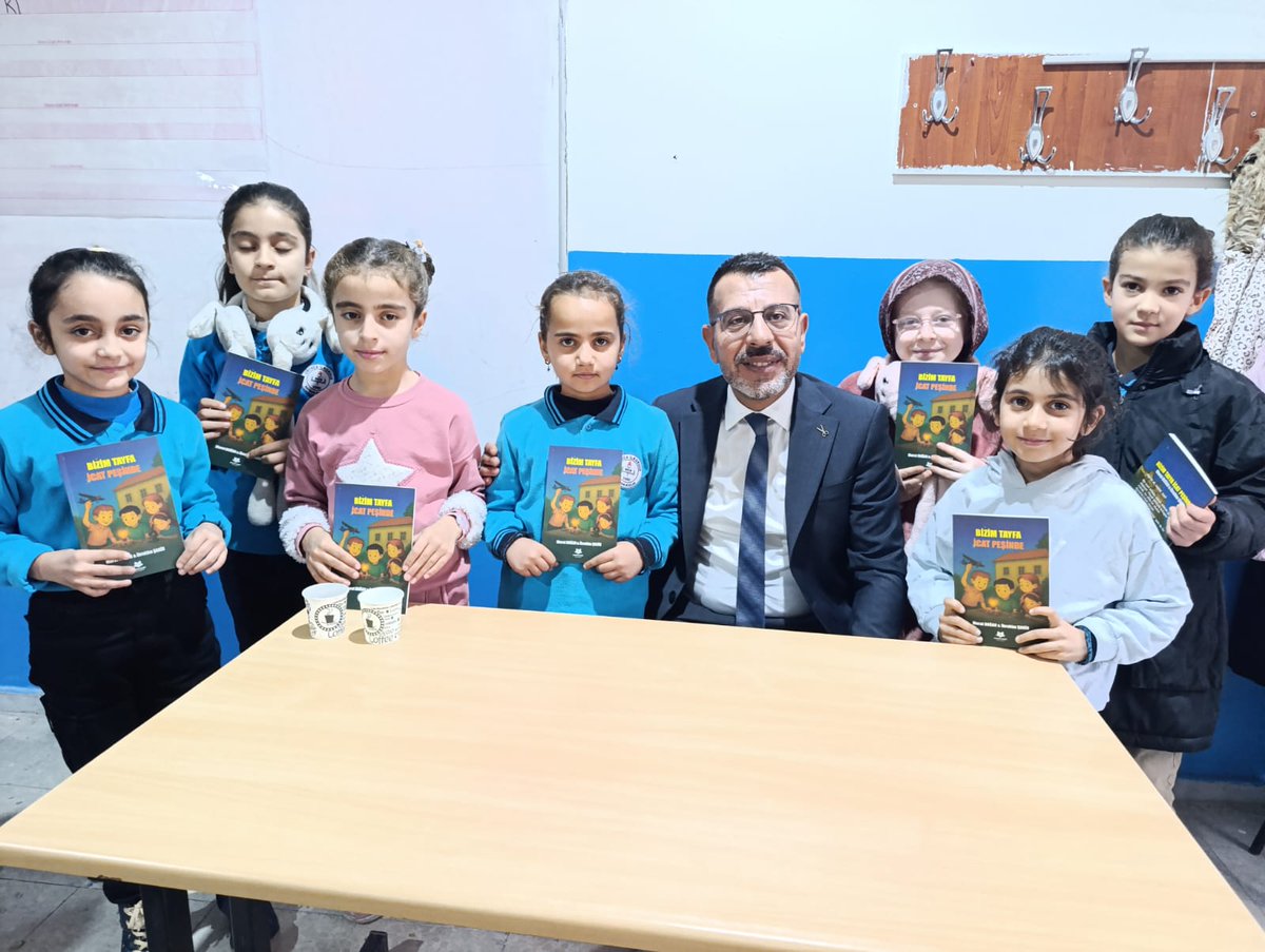 Mardinli Hemşehrimiz Eğitimci-Yazar Murat Doğan, Kitap Sevgisini İlmek İlmek işlemeye Devam Ediyor

 mardinlife.com/yasam/mardinli… 
<a href="/muratdogan7735/">Murat Doğan #Düşenler Koşanlardır...</a>