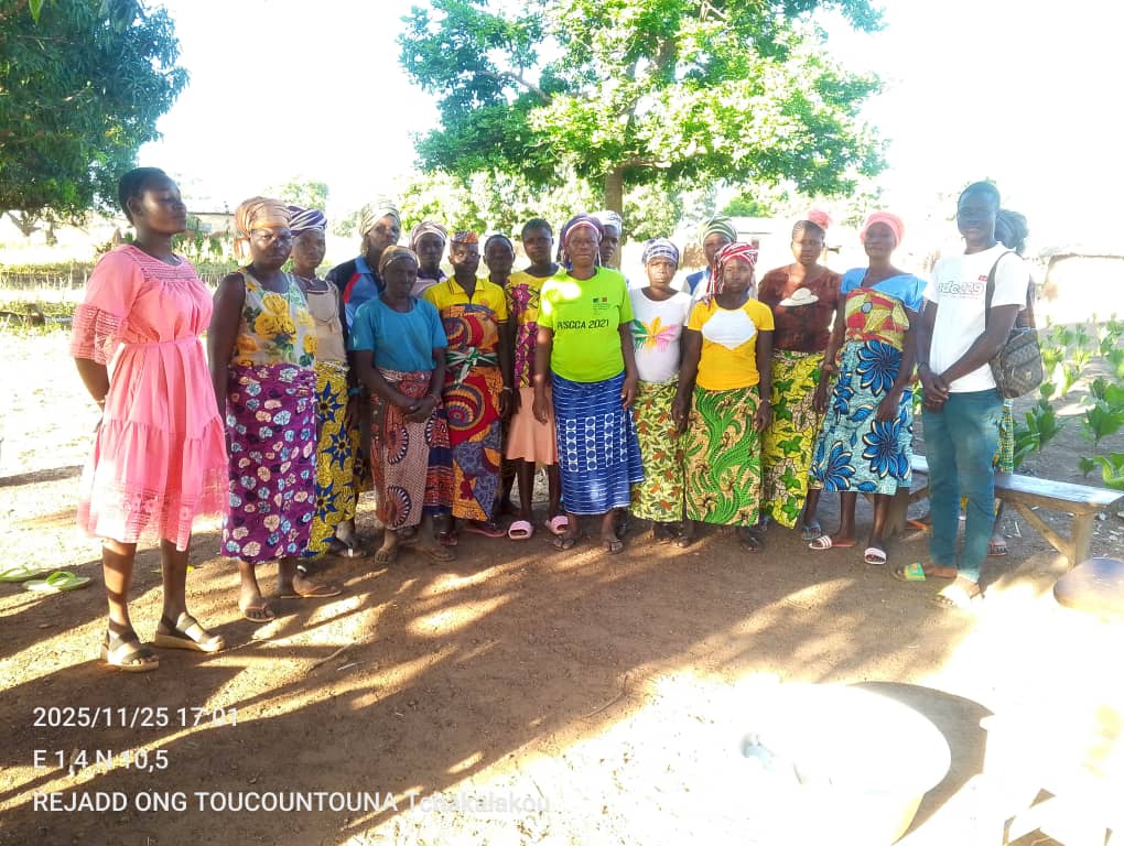 <a href="/UNICEF/">UNICEF</a> <a href="/AFD_France/">Agence Française de #Développement (AFD) 🇫🇷 🇪🇺</a> La seconde activité, organisée le matin du 25 Novembre 2025 dans les villages de Tampégré et de Tchakalakou dans l'après-midi, a mis l’accent sur la nécessité de sensibiliser davantage les communautés, surtout les femmes, fortement touchées par ce phénomène.