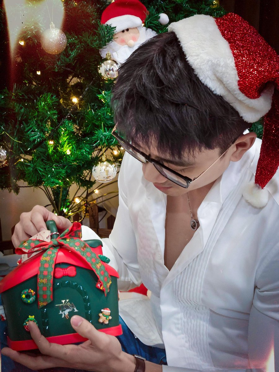 Kayson90's tweet image. Premium Perfume
🌲 Sacred Groove
🍵 League of Tea 
🌹 Rosarium
🍐 The Zen

Premium Christmas Gift Box:
RM499 → NOW RM399 (Earlybiry Ended Price RM339)

Premium Little Christmas Pack:
RM138 → NOW RM99
DM for order with Earlybird price🤩