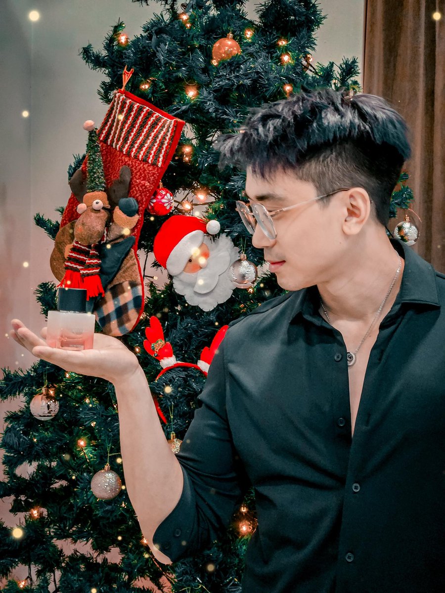 Kayson90's tweet image. Premium Perfume
🌲 Sacred Groove
🍵 League of Tea 
🌹 Rosarium
🍐 The Zen

Premium Christmas Gift Box:
RM499 → NOW RM399 (Earlybiry Ended Price RM339)

Premium Little Christmas Pack:
RM138 → NOW RM99
DM for order with Earlybird price🤩