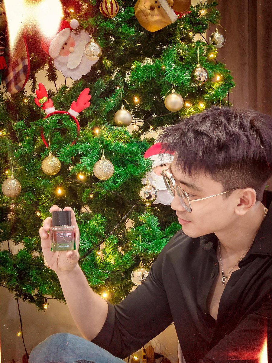 Kayson90's tweet image. Premium Perfume
🌲 Sacred Groove
🍵 League of Tea 
🌹 Rosarium
🍐 The Zen

Premium Christmas Gift Box:
RM499 → NOW RM399 (Earlybiry Ended Price RM339)

Premium Little Christmas Pack:
RM138 → NOW RM99
DM for order with Earlybird price🤩