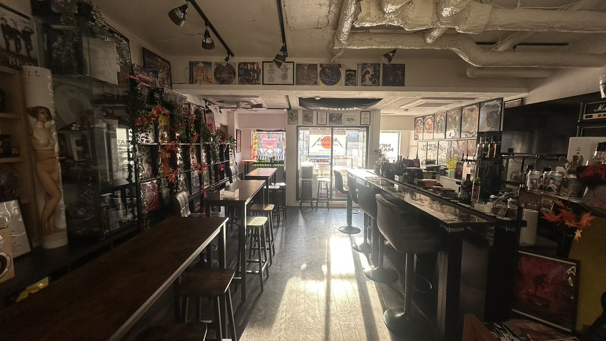 今夜12.9(火)の六本木／乃木坂 <a href="/MetalMasterTYO/">Metal Master Tokyo</a> <a href="/MetalMasterBrew/">Metal Master Brewing</a> (MMT)はくぼた隊長担当で19時にオープンします🤘

昼下がりのMMT店内には陽が差し込みリラックスムードに包まれます😌
明るいうちから9種類のコーヒーと12種類のビールを嗜むひとときをお楽しみください☕️🍺