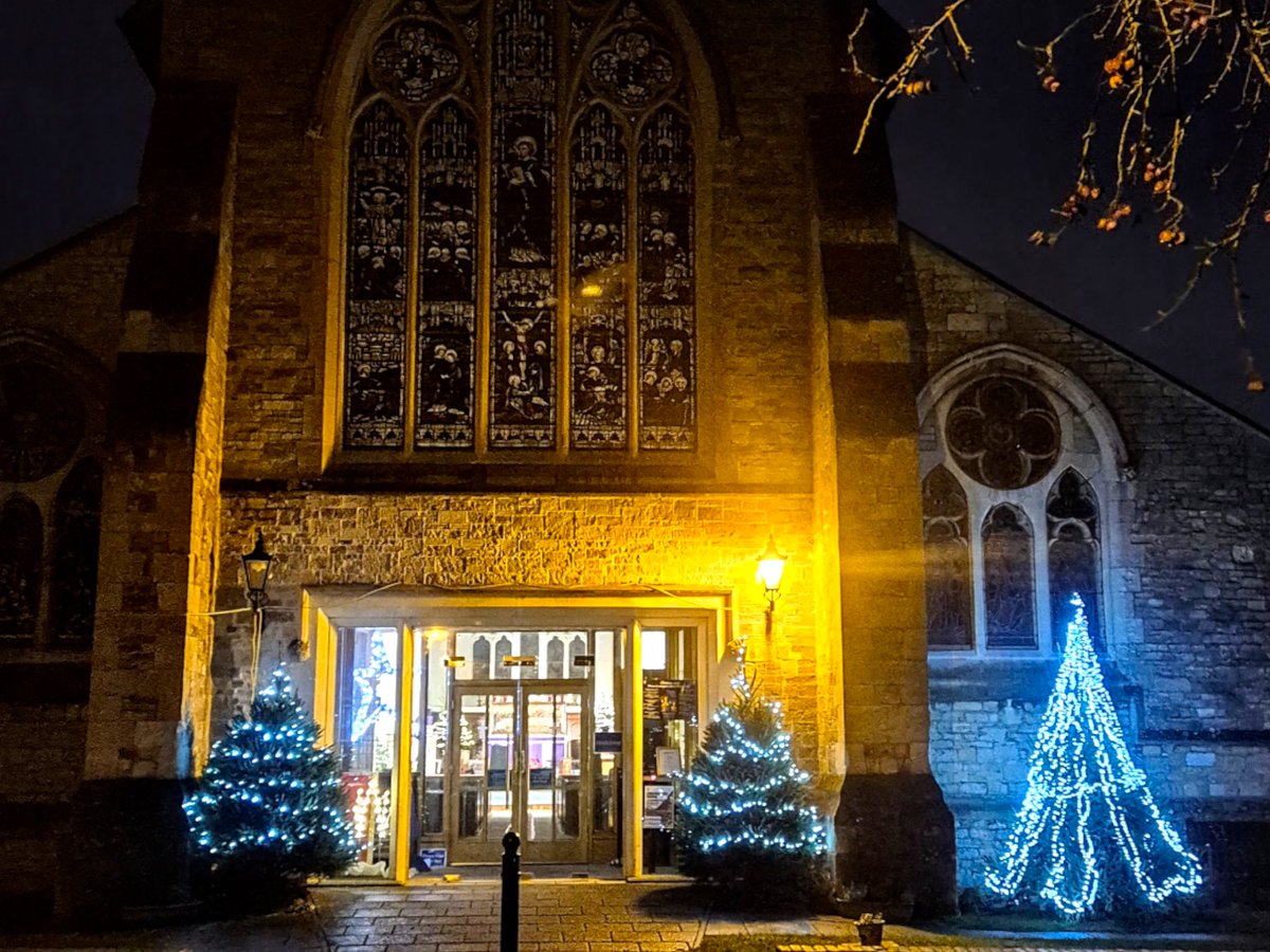 Absolutely love #Boxmoor and especially this time of year.
#Christmas #StJohnsChurch