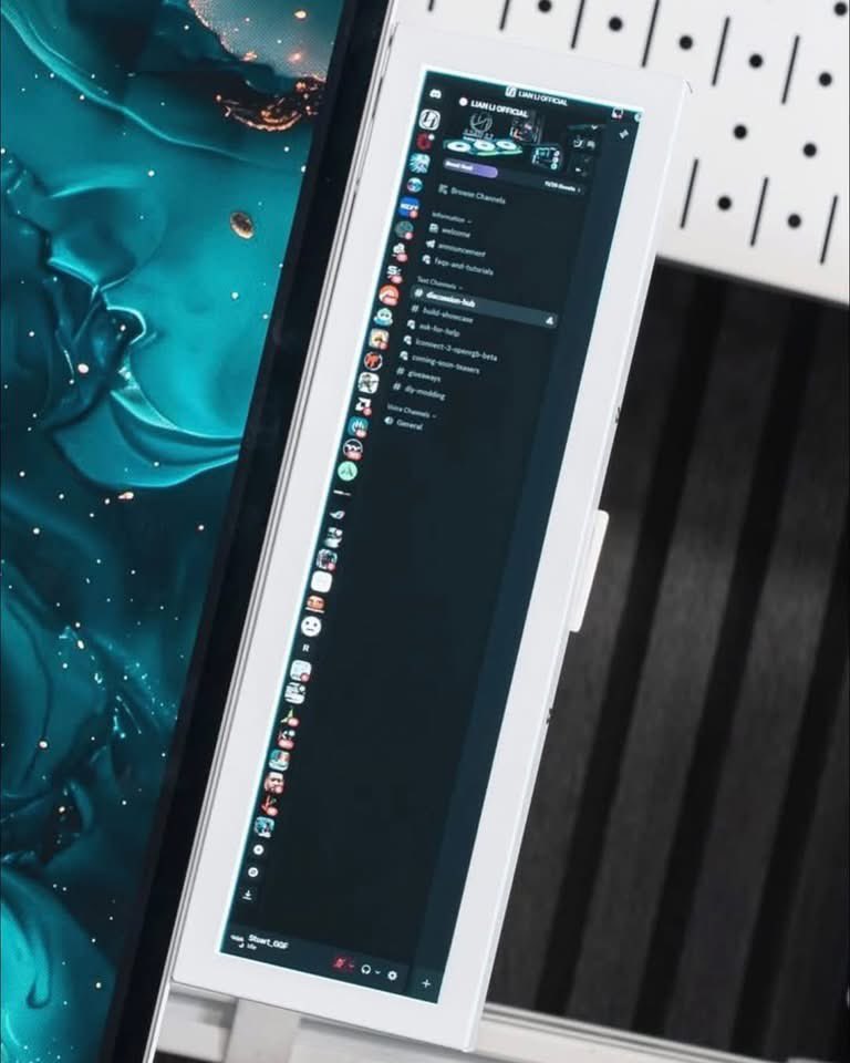 GlobalLianli's tweet image. Your build’s new favorite accessory. 🤭

Cr. GGF Events

#lianli #case #setup #pc #build #screen