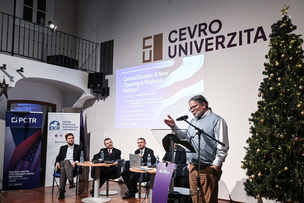 PCTR_CEVROinst's tweet photo. Central Europe today: how to restart regional cooperation and overcome the fundamental obstacles dividing the region? Should we focus solely on cultural, infrastructural, and economic cooperation and ignore differences in the assessment of the security situation? Can Central European "common sense" provide critical feedback for some utopian European policies? 

Experts from Czechia, Hungary, Poland, and Slovakia—Jan Sechter (@Hokomora), Péter Szitás (@InstituteDanube), Przemysław Żurawski vel Grajewski (@PrzemysZurawski), and Jozef Majchrák (@dennikpostoj) attempted to address these questions during our discussion at CEVRO University. The debate was opened by a speech from one of the architects of the V4 group, MEP @AlexandrVondra and moderated by @MaciejRuczaj.

The meeting was supported by the @ecrgroup

Foto: Michal Čížek