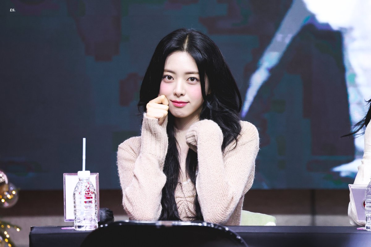 모찌 행복하자 사랑해❤️‍🔥❤️‍🔥❤️‍🔥

#ITZY #YUNA #있지 #유나 
#오늘_유난히_빛이나는_유나야_생일축하해
#Chapter22WithYUNA