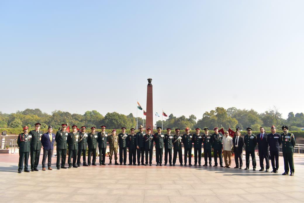 salute2soldier's tweet photo. On behalf of 108 Reg Course marking completion of 25 years of commissioned service, Col Arunashish Sanyal, Dy Cdr 261 Arty Bde paid homage to #Bravehearts at #NationalWarMemorial and also paid #floral #tributes to #fallen brothers-in-arms at #TyagChakra. https://t.co/oN5v7bw0C0