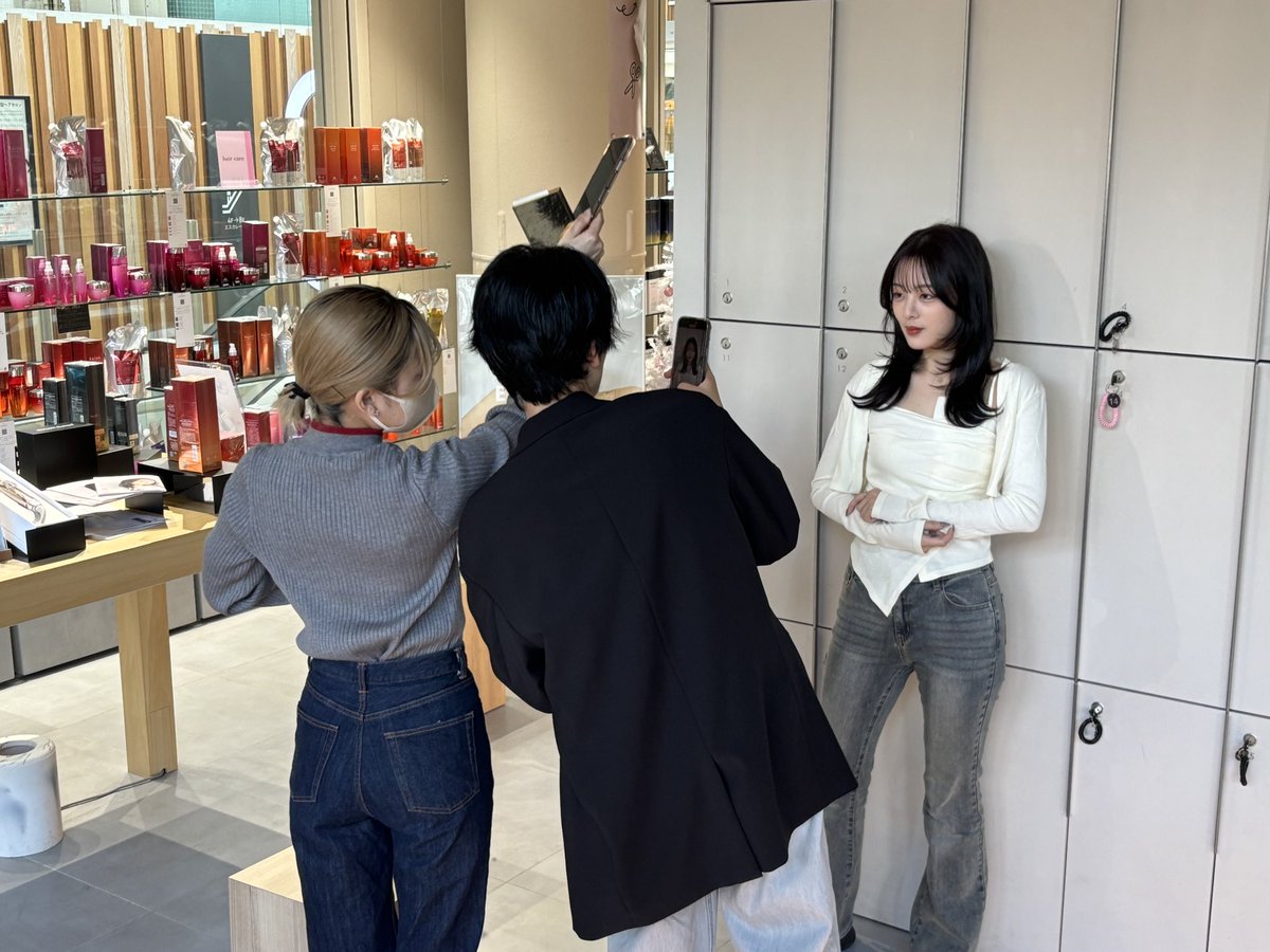 TSBS_1's tweet photo. 大人気サロンMIXN渋谷店にて実施されました、撮影会に見学してきました✨

撮影のテクニックやヘアセットの技術を間近で学びました✂︎

#MIXN
#東京総合美容専門学校 https://t.co/e7JPwU9o1J