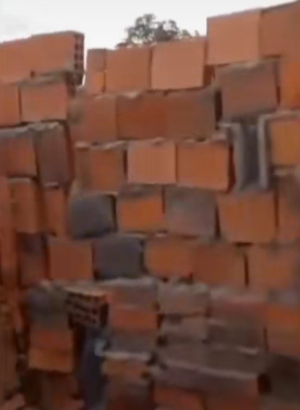 Harya ubwo ntakuntu Police yatangira kujya itiza aba engineer turiya twuma dupima ko umuntu atasinze kombona inzu zigiye kujya zitugwira burimunsi😂🤣