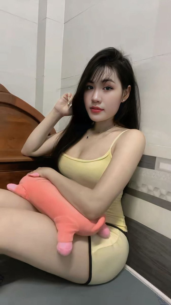 Tuyển phi công quét máng ạ