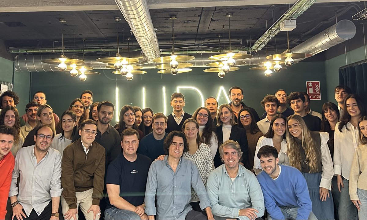 Hace unas semanas nos convertimos en los ganadores de la edición Universo Startup Madrid Logistics 2025.
Sí, LUDA Partners tiene #potencial. Sí, es #disruptiva. Sí, queremos #cambiarlascosas. 
Pero nada de esto sería posible sin un equipo que comparte la misma visión.💪💚🚀