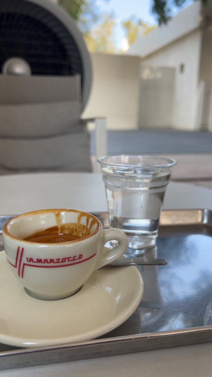 عانقوا شِتاء ديسمبر بـِ كوب قهوة 🤍