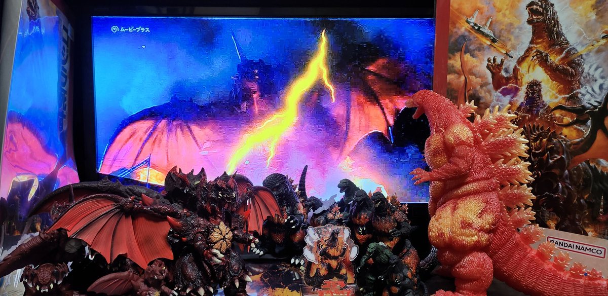 gfwavp100's tweet photo. 🔥#ゴジラvsデストロイア30周年💥記念日祝いに、自分の持ってる関連グッズを並べて、💥#デストロイア/#DESTROYAH💥のあらゆる形態の姿の場面写真を💥⬇️
#ゴジラvsデストロイア
#GODZILLAvsDESTROYAH
#ゴジラ
#GODZILLA https://t.co/rsoqiLkjww