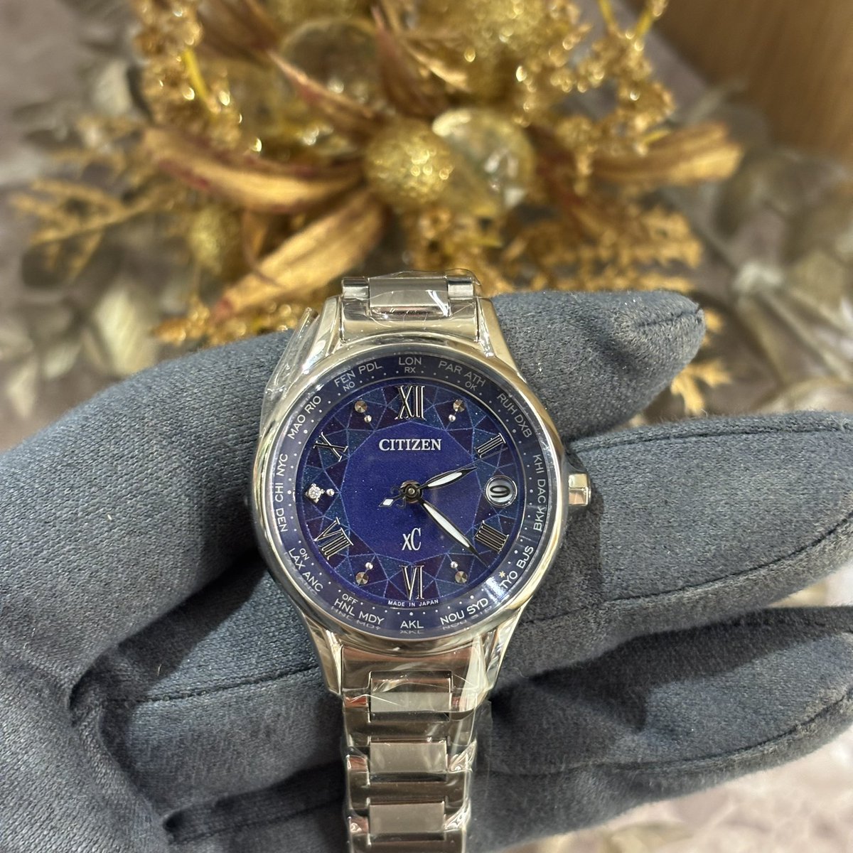 Threecbp's tweet image. 🌟CITIZEN XC Holiday Campaign🌟

2025/12/5（金）〜2026/1/12（月・祝）

期間中にCITIZEN XCをお買い上げの方に、オリジナルリップケースをプレゼント🎁

皆様、クリスマスプレゼントの準備はお済みでしょうか？🎅🌲

クリスマスプレゼントにぴったりなXC是非店頭でご覧ください！！✨