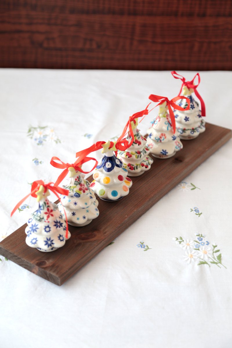 クリスマスツリー・ミニ(V239)
手のひらサイズの可愛らしいクリスマスアイテム。
オーナメントとしてツリーに飾り付けたり、置物として楽しめますよ！
kersen.jp/SHOP/list.php?…