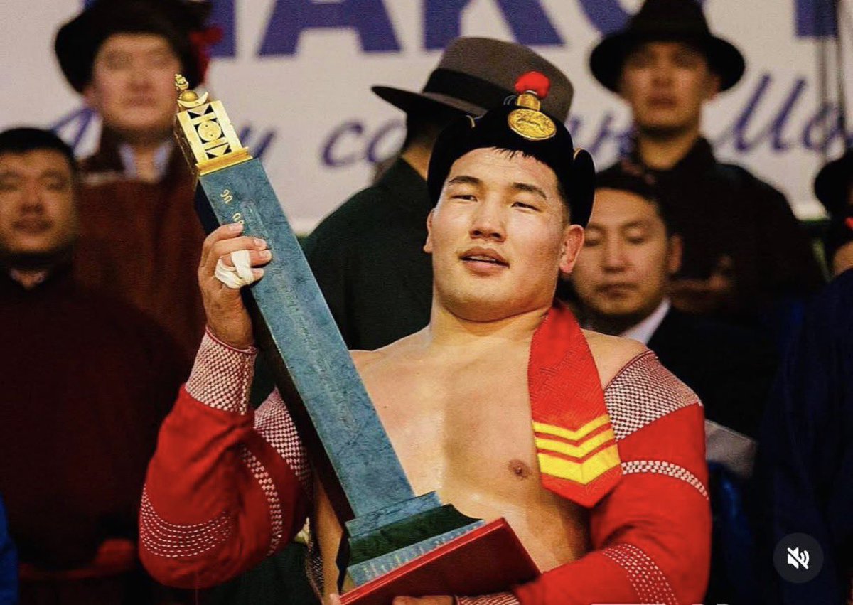 Монголын анхны глобал инфлүүнсер бол Орхонбаяр шүү. Одзаяа өөрөөсөө жаахан ичээрэй дээ