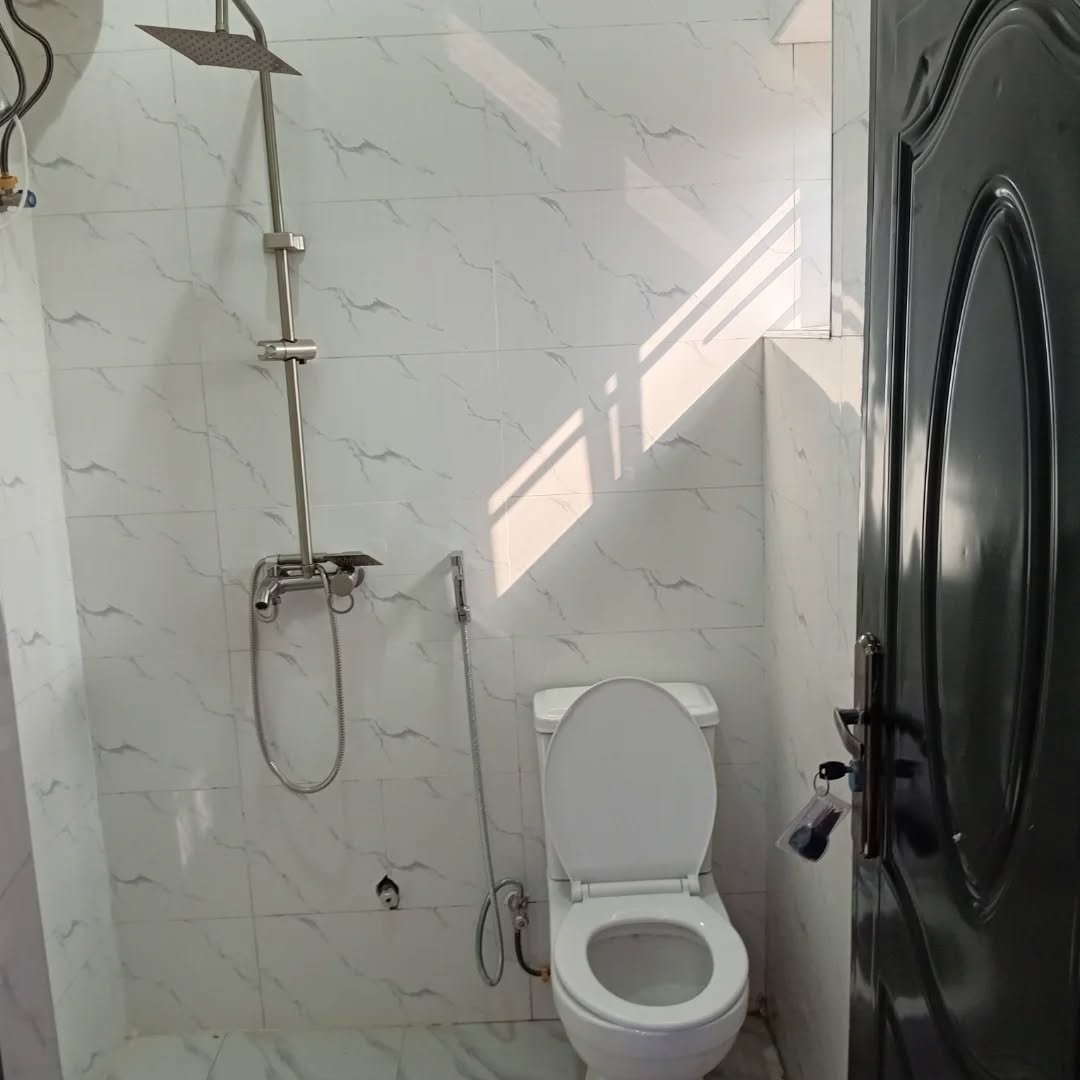 Tobriq_ecoklean's tweet photo. Good morning, Tobriqlovers 🌞💙
Keeping your bathroom sparkling clean makes your whole house feel fresh and healthy.
Need a professional deep cleaning? Send us a DM — we’ve got you covered.
Have a blissful day! ✨️
#KleanWithTobriq
#BathroomTips https://t.co/0av7oWmay8