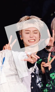 Pの人のイーッて笑顔多幸感がやばい。 #MAZZEL_TAKUTO