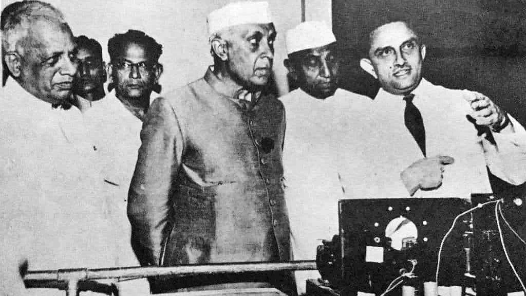 इतिहास जानो, प्रोपेगेंडा नहीं😐

INCOSPAR - इसरो की मूल संस्था थी, जिसकी स्थापना 1962 में हुई.