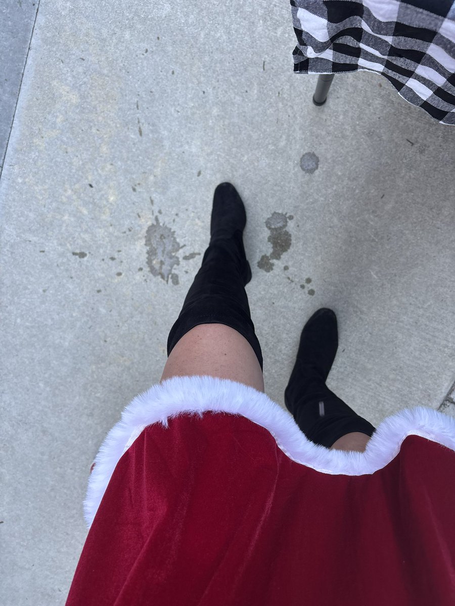 Melissashleee's tweet photo. It’s starting to look a lot like Christmas fun! 🎄🎅 https://t.co/3DnT9muLyz