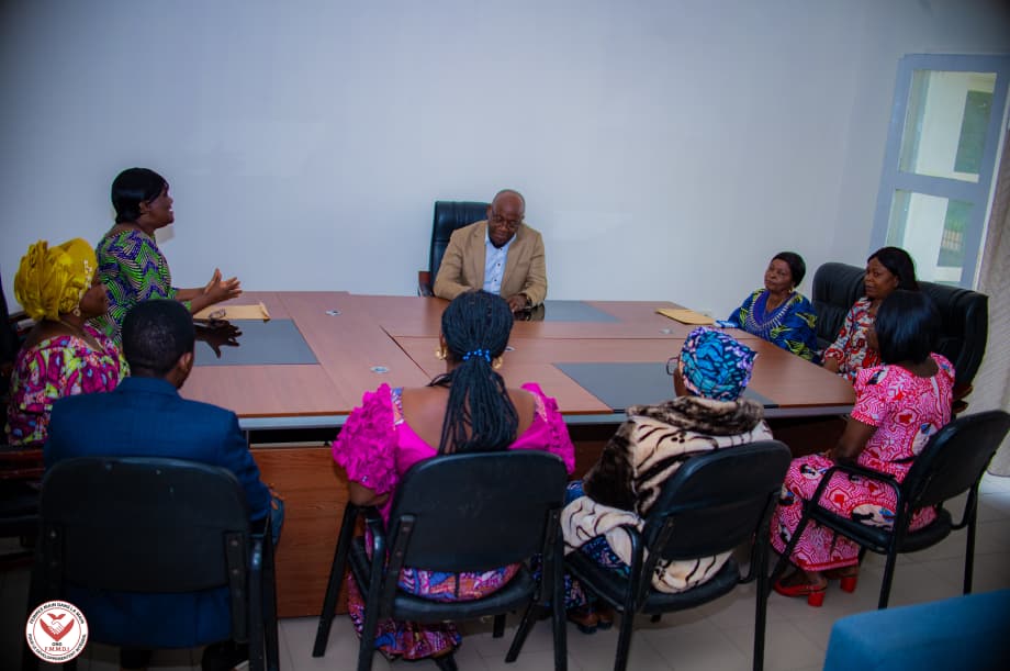 À Kananga, FMMDI a appuyé un plaidoyer d'une synergie des organisations féminines sur la réduction sensible des mariages d'enfants et la prise en charge médicale gratuite des victimes des VBG auprès de l'Assemblée provinciale 

Projet : JAD
Appui : <a href="/UNFPARDC/">UNFPA-RDC</a>
Fin. : <a href="/CanadaRDC/">Canada en RDC</a>