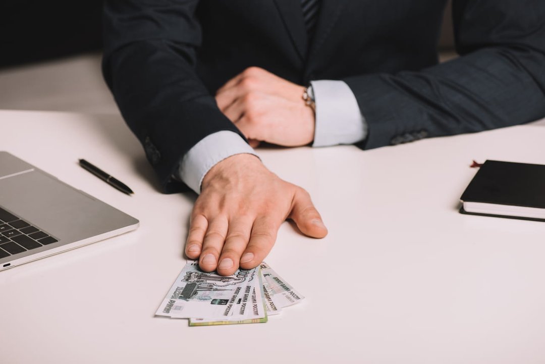 Toujours payée chaque mois alors qu'elle est licenciée depuis deux ans, cette salariée convainc la justice qu'elle n'a pas à rembourser son ex-employeur journaldunet.com/management/154…