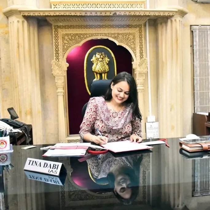 NalinisKitchen's tweet image. Name: Tina Dabhi
District Collector of Barmer

She threatened a shop owner that if they do not keep a dustbin and keep the area clean, their shop will be closed. But in her own area, a new road broke like mava mithai in just one day.

She does not have the courage to question the…