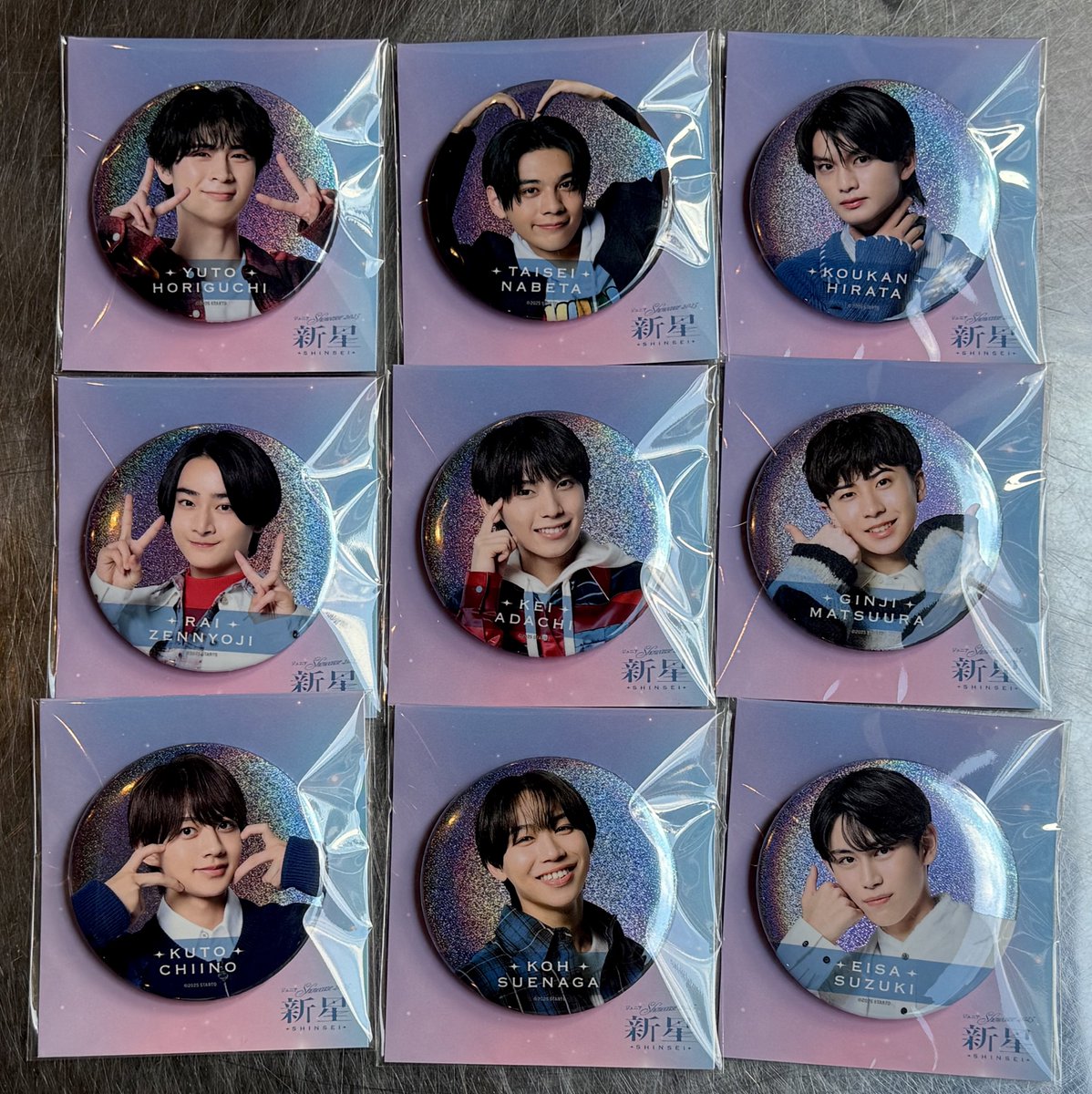 これグッズなのね？ モバガチャの缶バッジみたいでかわいい！！ どんな