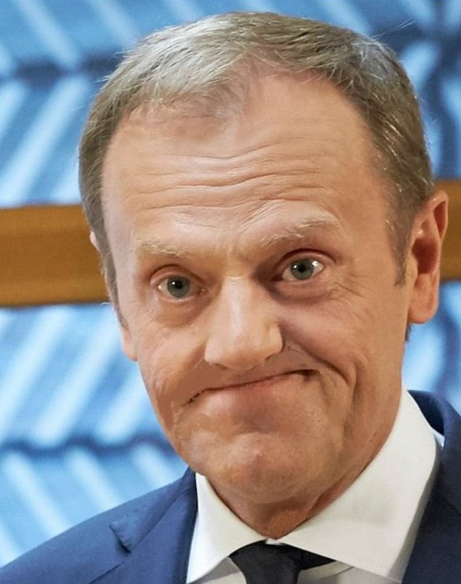 Gramatyka przestań już pajacować,  rozpoczołeś lizanie du.. wyborczego kierownikowi #pierwszarozmowadnia