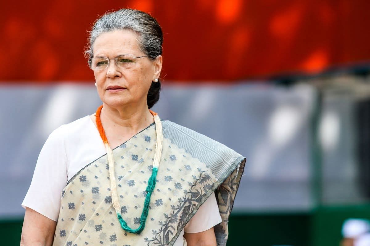 त्याग और बलिदान की मूर्ति श्रीमती सोनिया गांधी जी को जन्मदिन की शुभकामनाएं।

#SoniaGandhiji