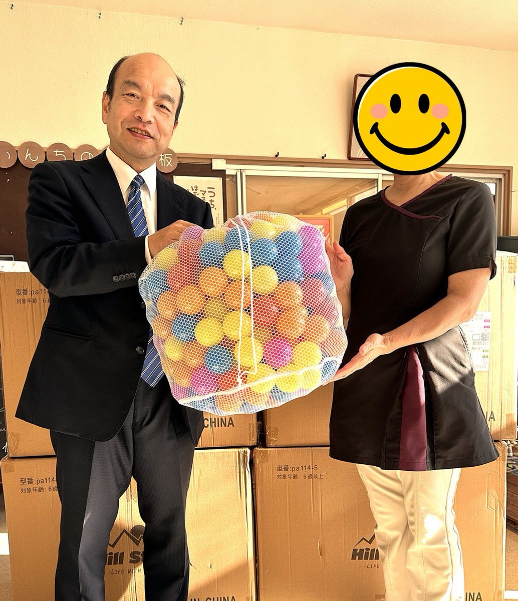ANANCH2027's tweet photo. 10月度チャリティーバザーの収益金を用いて、子供食堂を無償で営んでいる医療施設にカラーボールをたくさん(4箱)寄贈しました。この施設には3度目の寄贈になります。「子供たちもとても喜んでくれます。」と感謝の言葉をいただきました。地域に奉仕する方々に影ながら協力ができ、とても良かったです。 https://t.co/ajFQVaHEY1