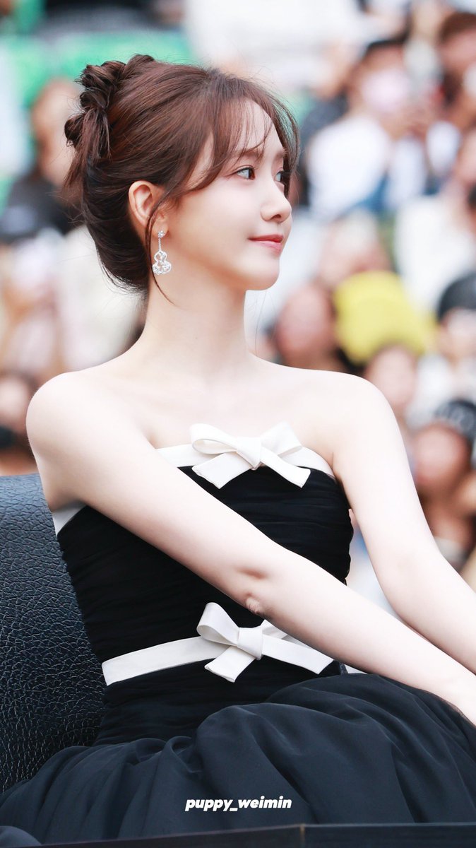 251206 AAA #윤아 #YOONA
threads.com/@puppy_weimin/…