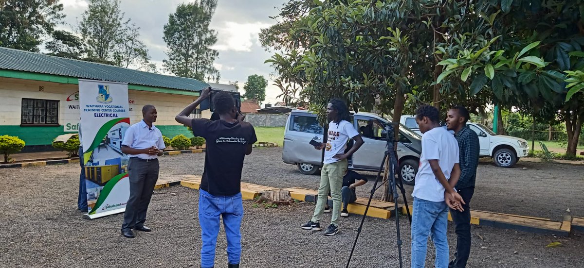 MazInstitute's tweet photo. Something big is coming! 🎥

We're on location shooting another video case study. Here's a look behind the scenes at some of the amazing interviews we've conducted.

You won't want to miss this. #ComingSoon

Supported by @CanadaDev &amp; @RooftopsCanada https://t.co/dJuohCLCOz